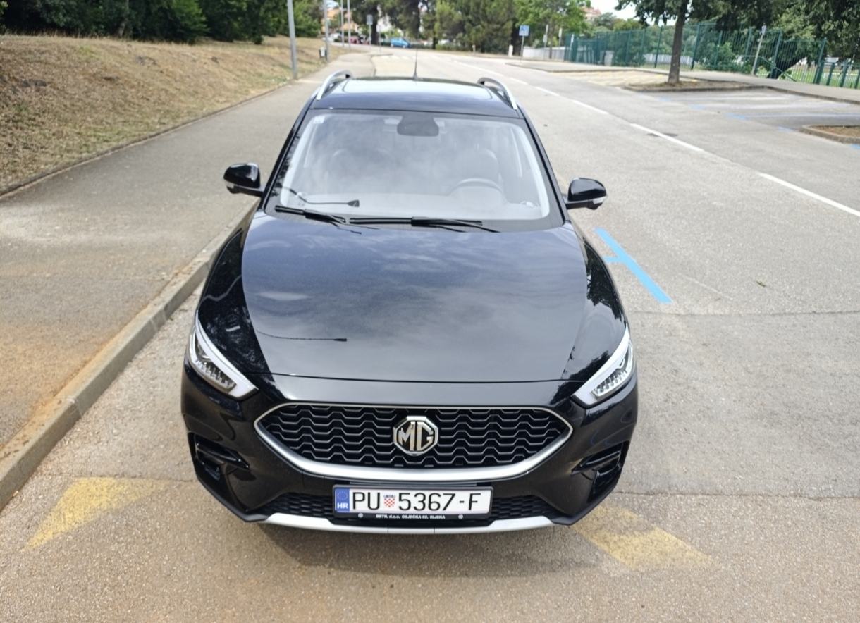 MG ZS Luxury 2024 – Full oprema, Registriran do 06/2027, fotografija 10