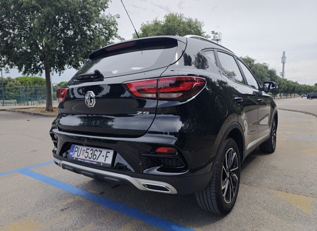 MG ZS Luxury 2024 – Full oprema, Registriran do 06/2027, fotografija 6