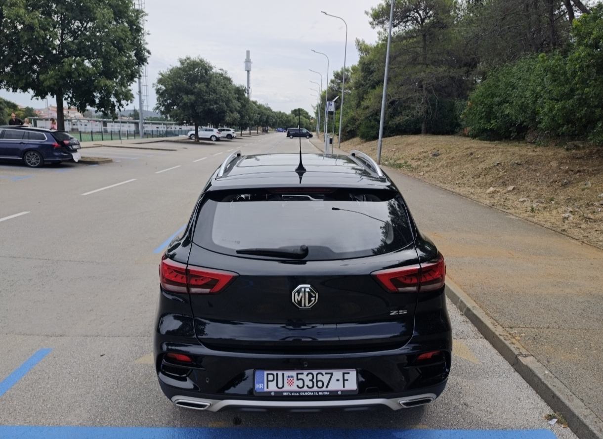 MG ZS Luxury 2024 – Full oprema, Registriran do 06/2027, fotografija 5
