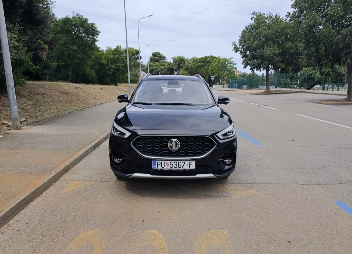 MG ZS Luxury 2024 – Full oprema, Registriran do 06/2027, fotografija 9