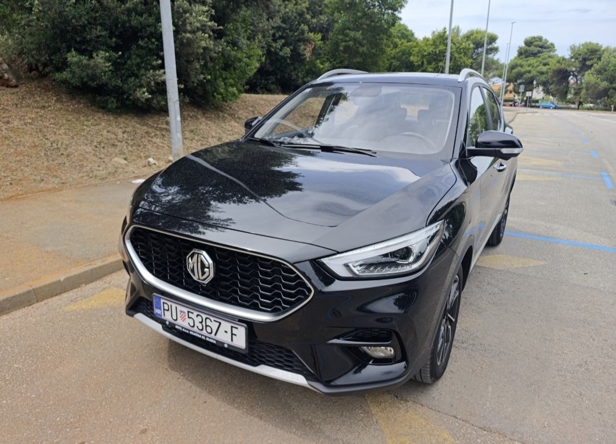 MG ZS Luxury 2024 – Full oprema, Registriran do 06/2027, fotografija 11