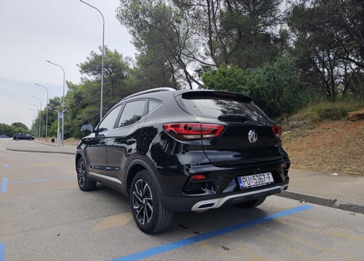 MG ZS Luxury 2024 – Full oprema, Registriran do 06/2027, fotografija 4
