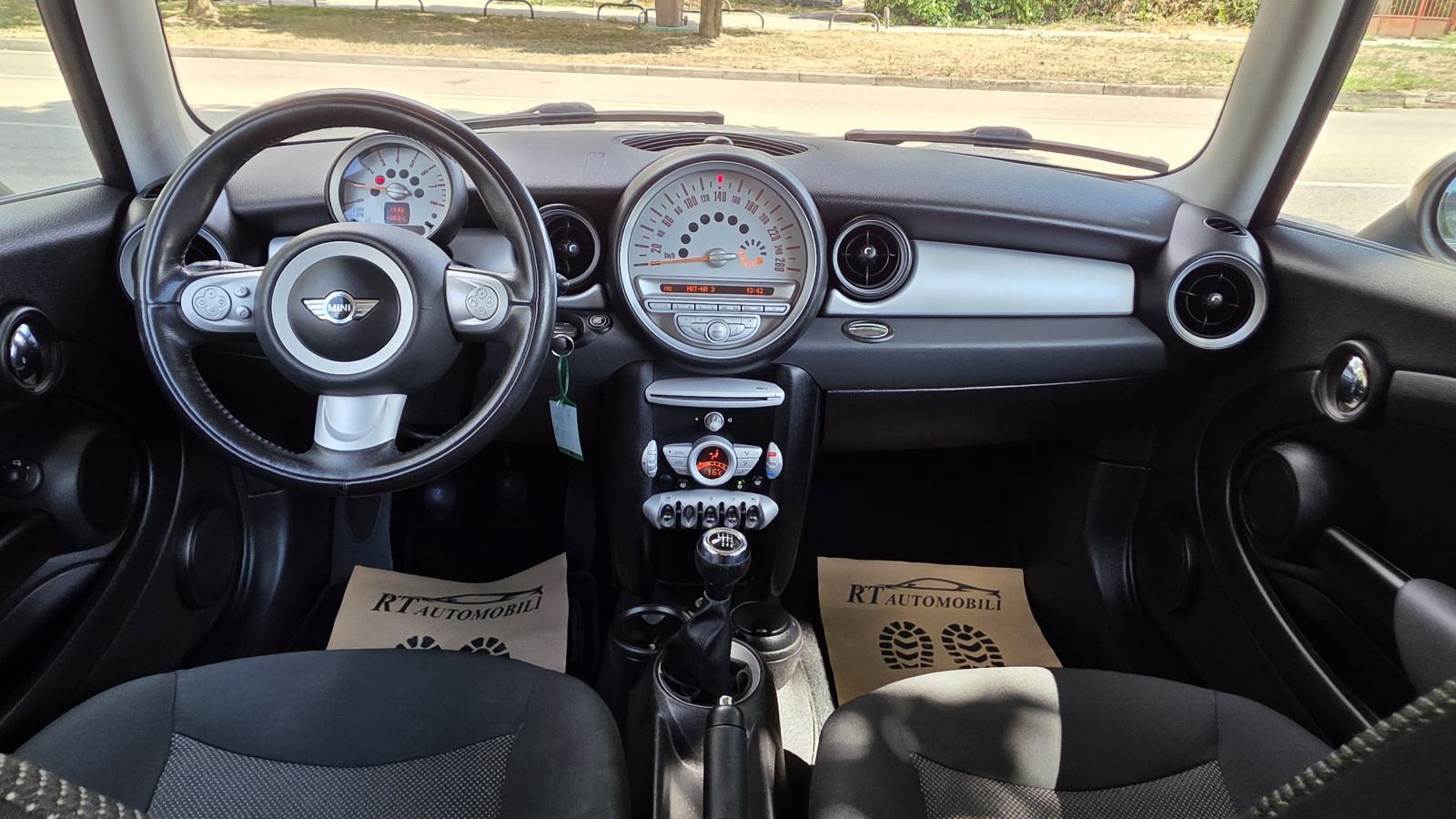 MINI Cooper 1.4 benz, 70 kw, 148 tkm, klima, servisna, alu, TOP STANJE, fotografija 14