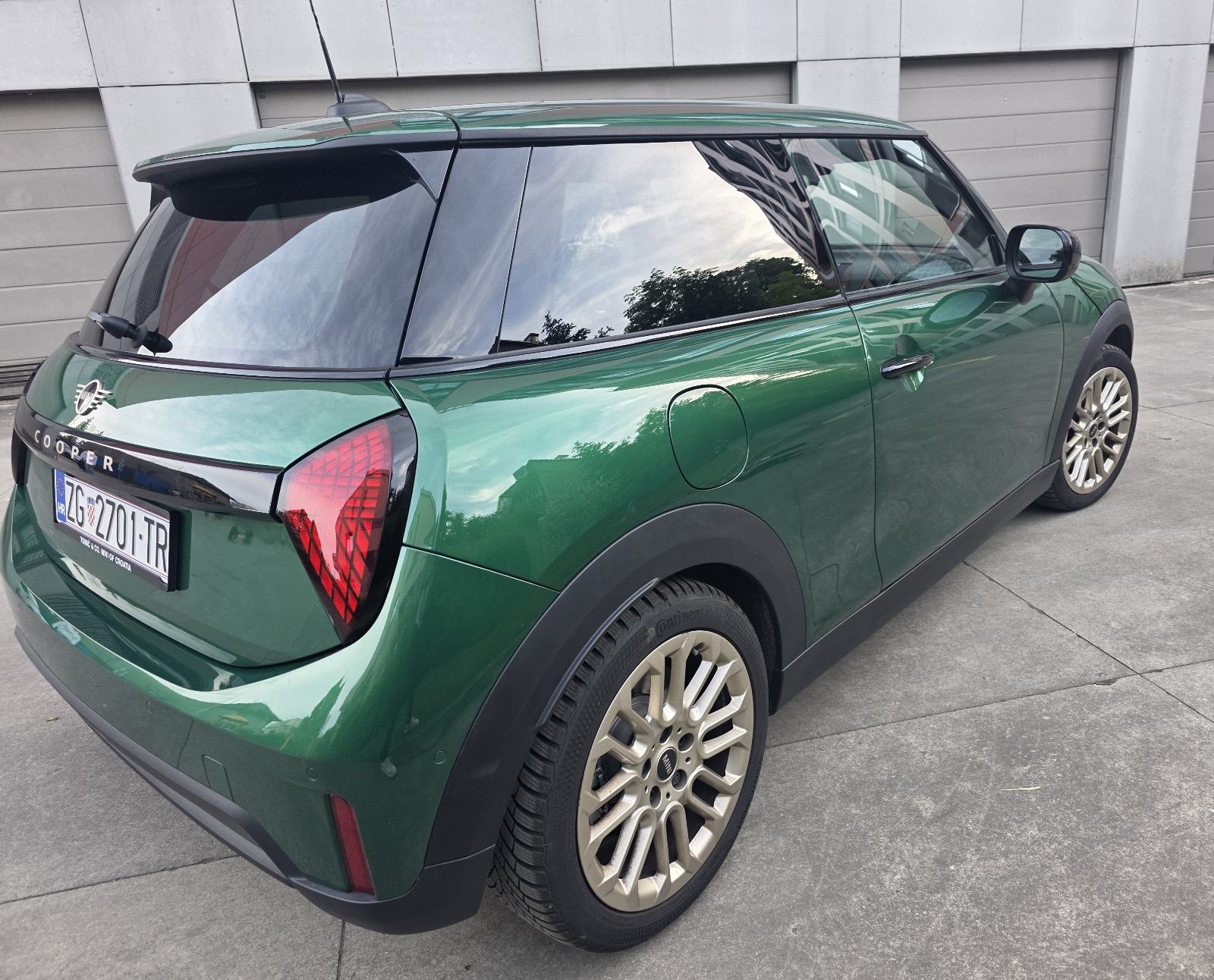 MINI Cooper Classic trim, British Racing Green IV Boja, automatic, ful, fotografija 4