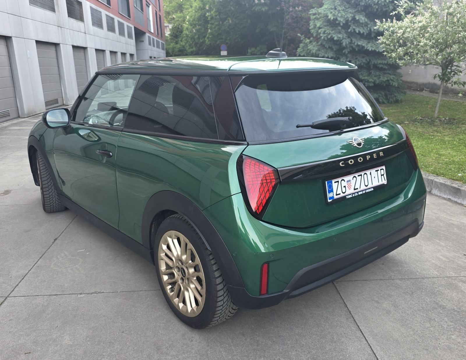 MINI Cooper Classic trim, British Racing Green IV Boja, automatic, ful, fotografija 5