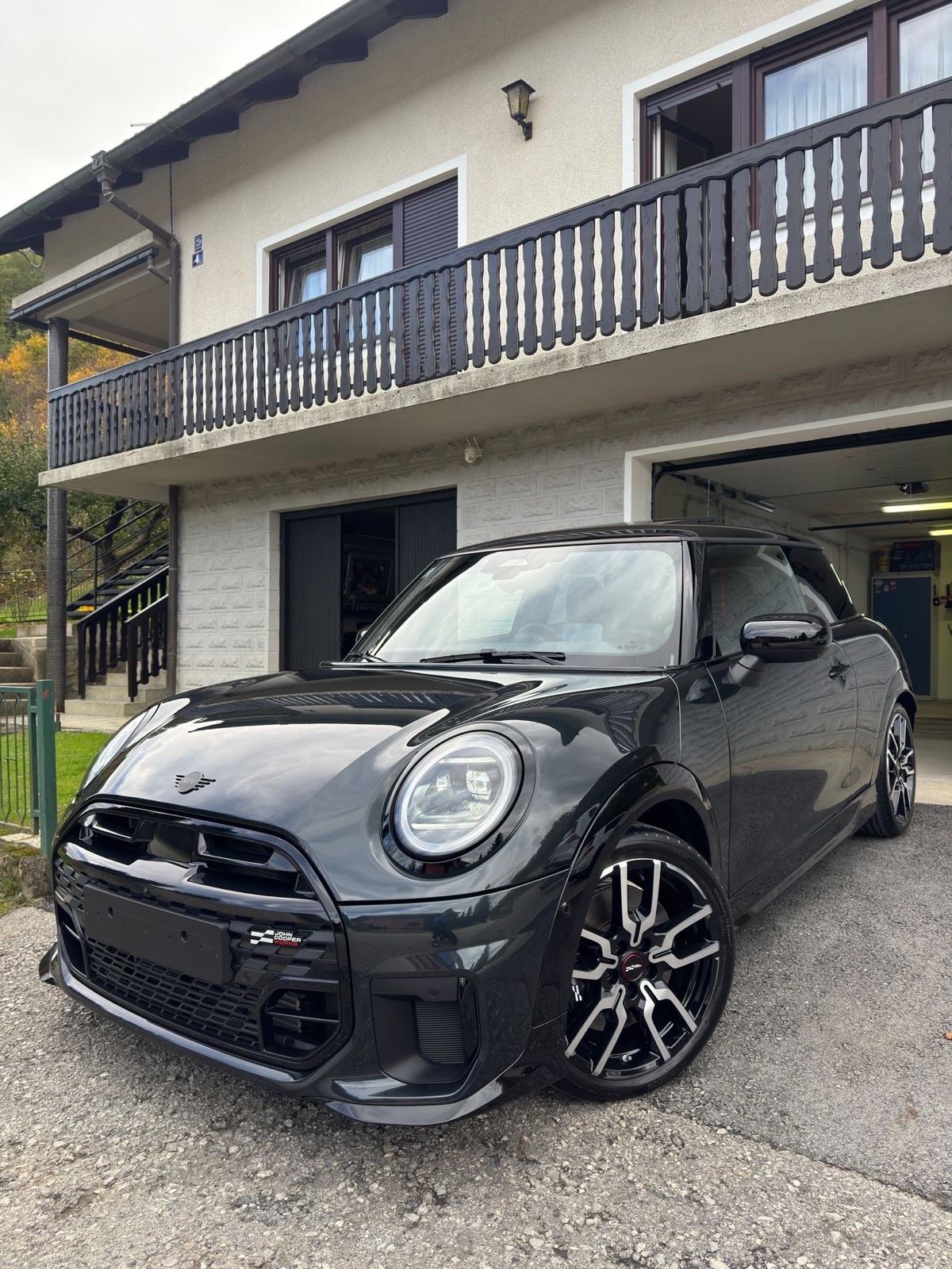 MINI Cooper 1,5 John Cooper Works trim, fotografija 1