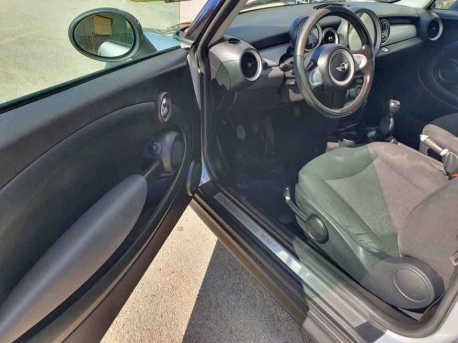MINI Cooper 1.6 KARAMBOLIRAN (plaćanje do 36 rata,moguće po djelovima), fotografija 6