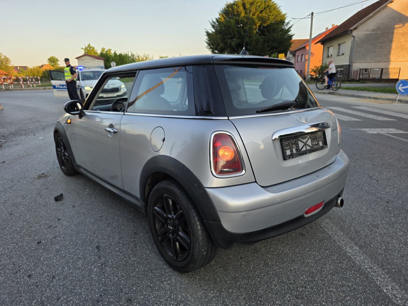 MINI Cooper 1.6 KARAMBOLIRAN (plaćanje do 36 rata,moguće po djelovima), fotografija 3