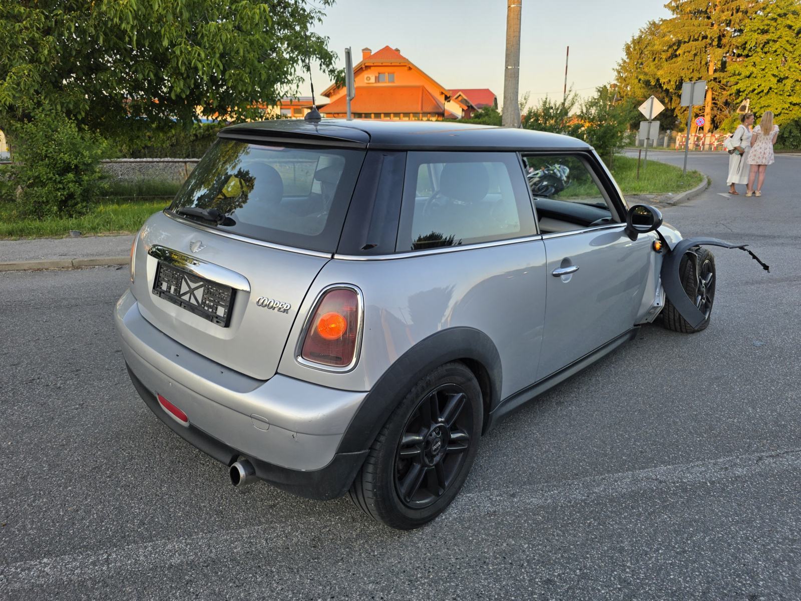 MINI Cooper 1.6 KARAMBOLIRAN (plaćanje do 36 rata,moguće po djelovima), fotografija 2