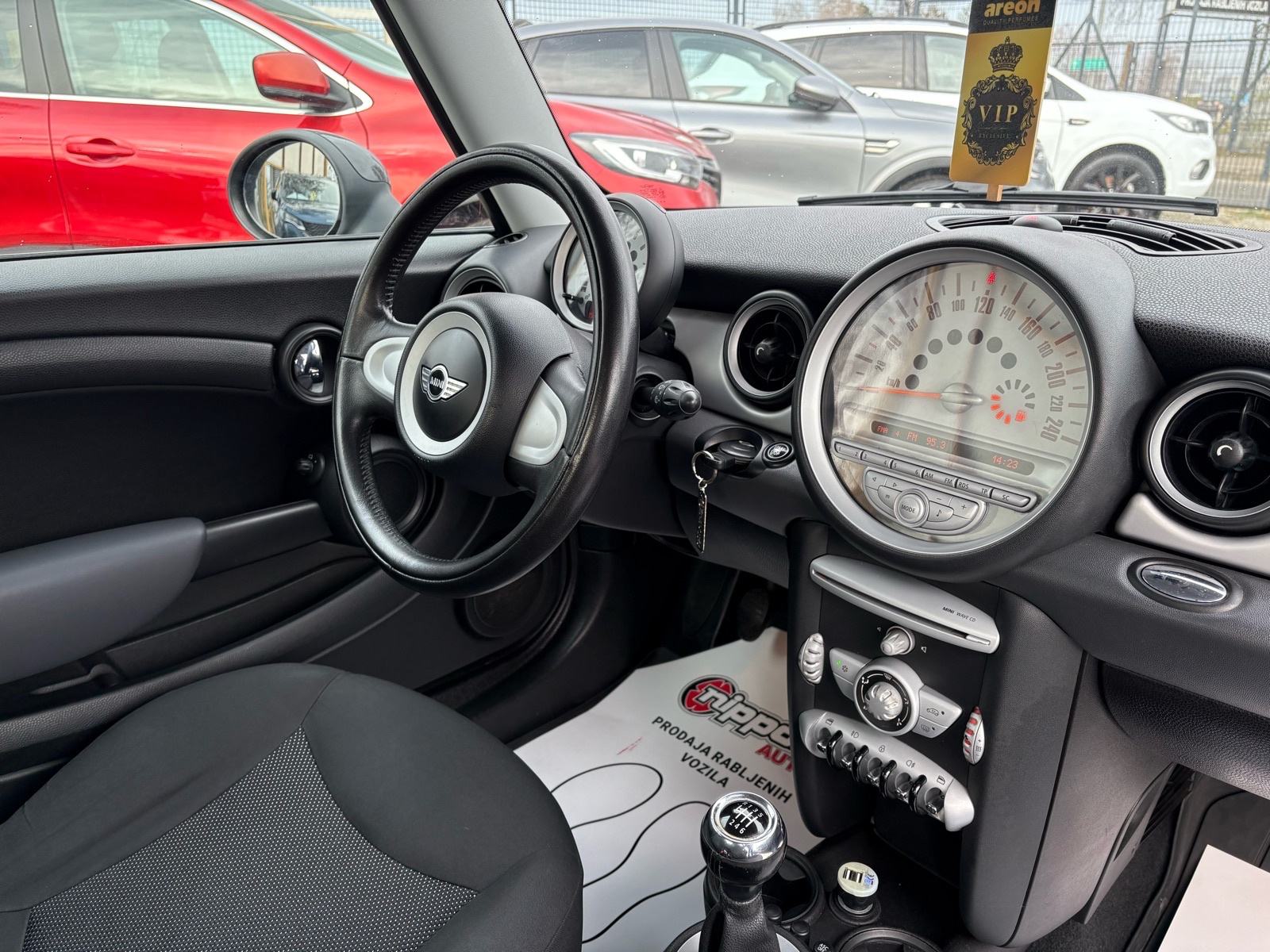 MINI Cooper 1.6 KLIMA - ALU - SERVIS - AUTOKREDIT, fotografija 17