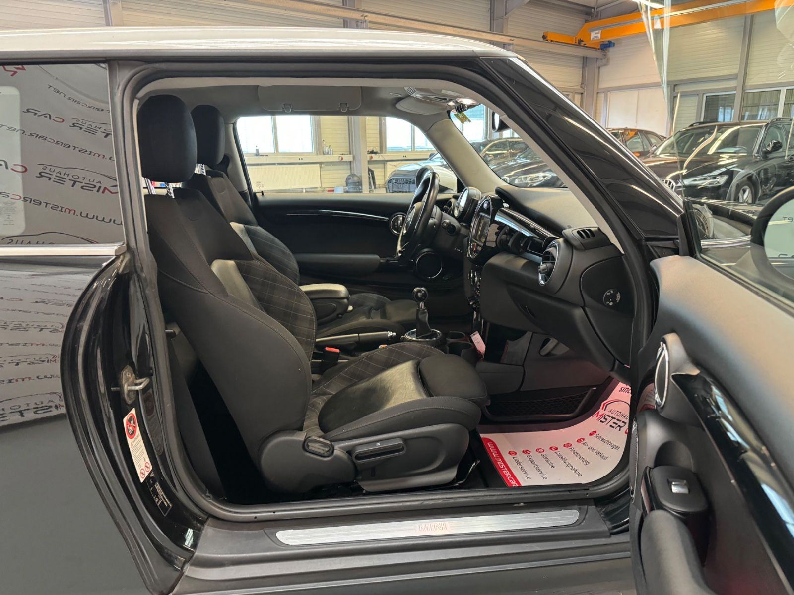 MINI Cooper D CHILI NAVI VISUAL BOOST SPORT SICEVI + GRIJANI PDC 2015, fotografija 13