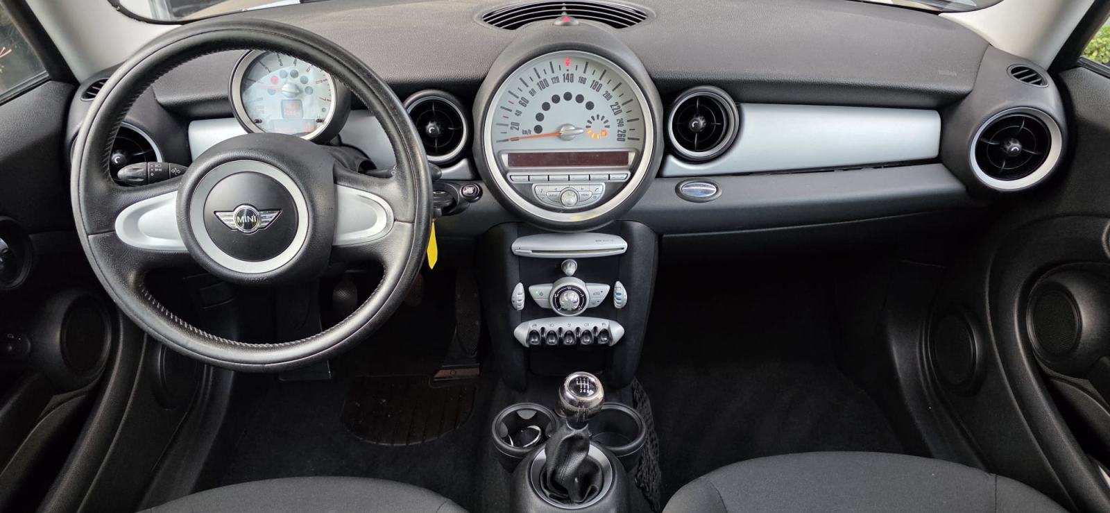 MINI Cooper D, 80KW, 6 BRZINA, KLIMA, VELIKI I MALI SERVIS., fotografija 15