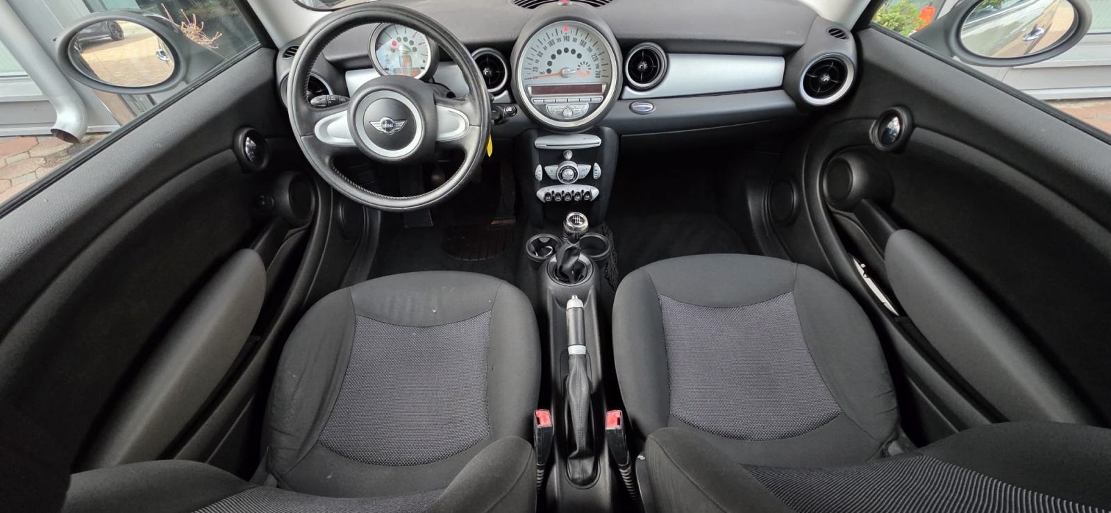 MINI Cooper D, 80KW, 6 BRZINA, KLIMA, VELIKI I MALI SERVIS., fotografija 19