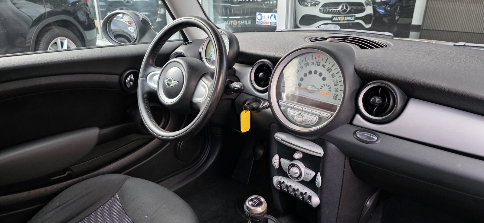 MINI Cooper D, 80KW, 6 BRZINA, KLIMA, VELIKI I MALI SERVIS., fotografija 20