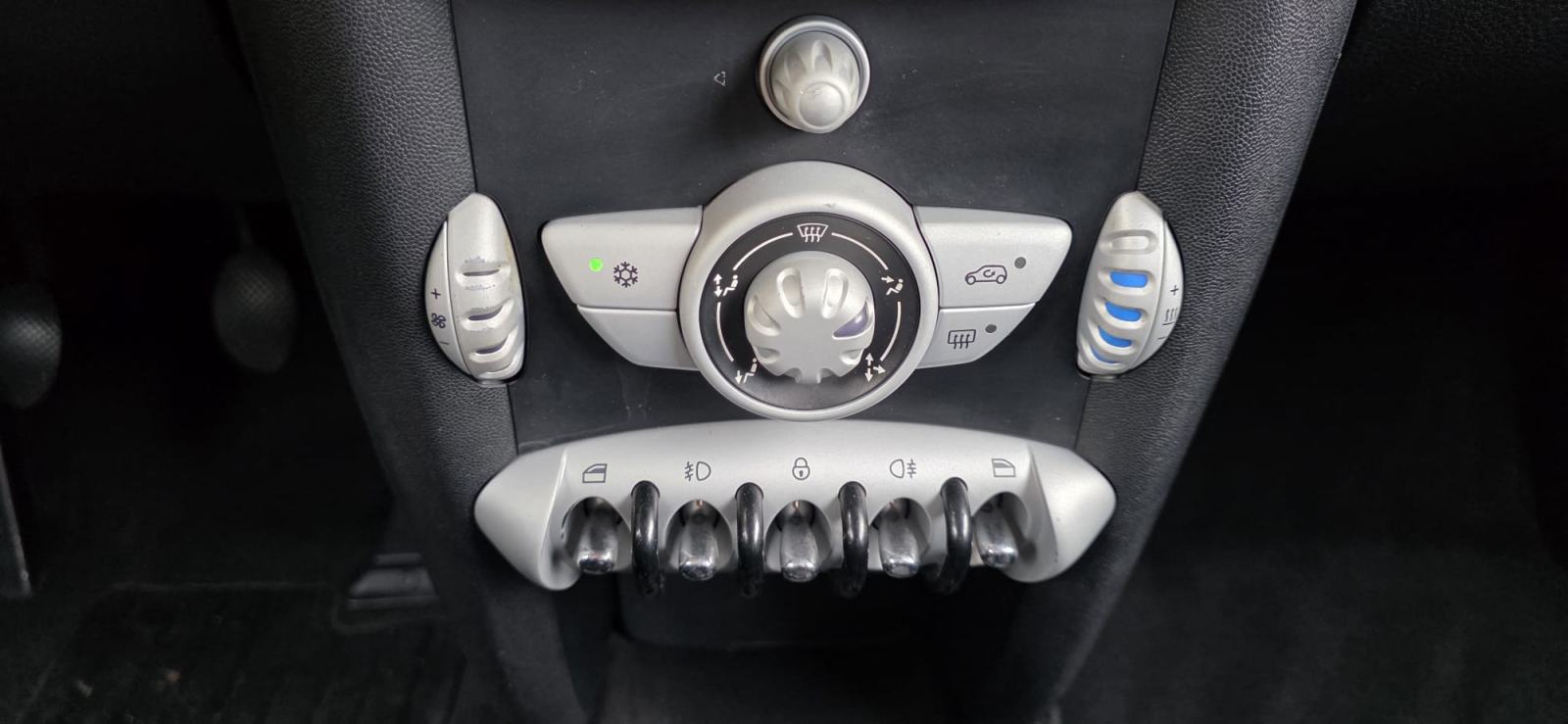 MINI Cooper D, 80KW, 6 BRZINA, KLIMA, VELIKI I MALI SERVIS., fotografija 17