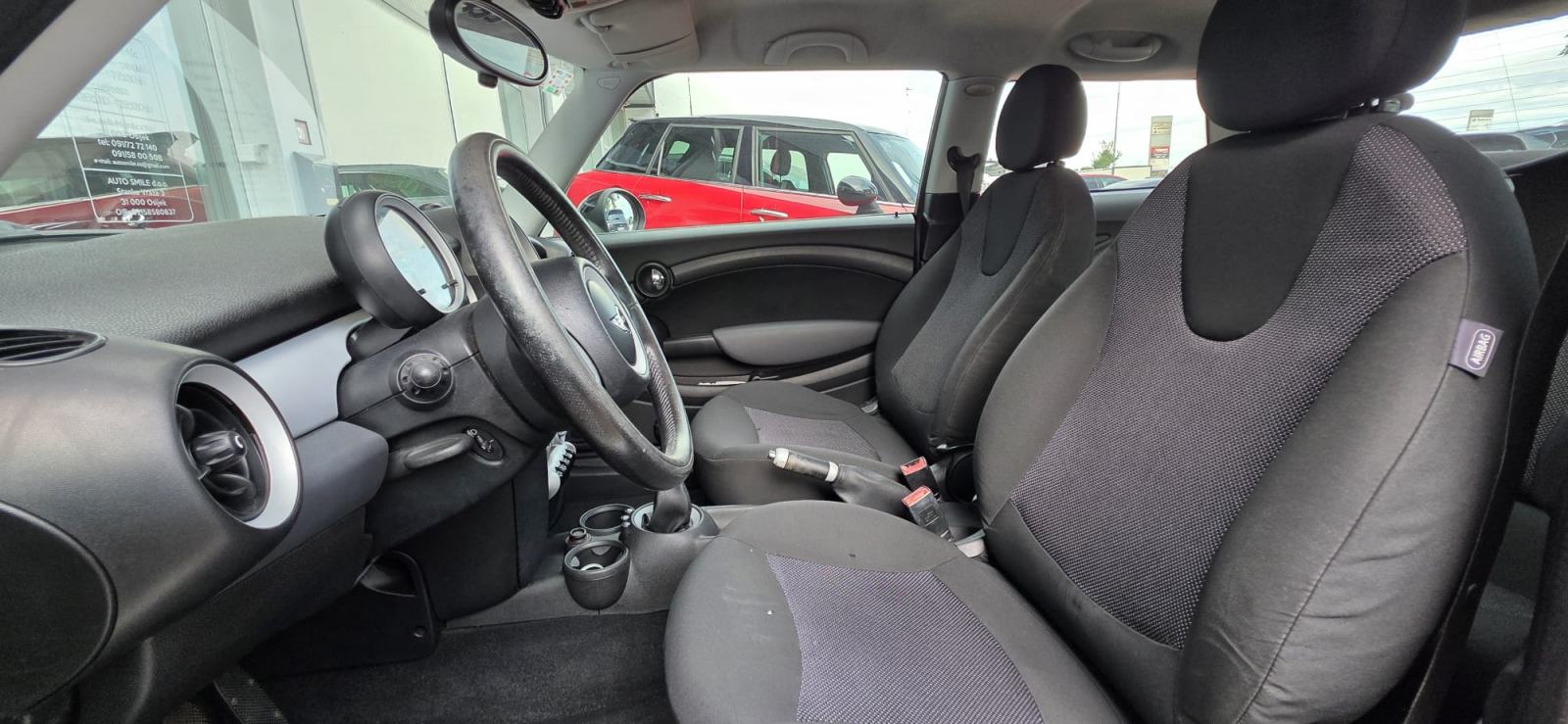 MINI Cooper D, 80KW, 6 BRZINA, KLIMA, VELIKI I MALI SERVIS., fotografija 13