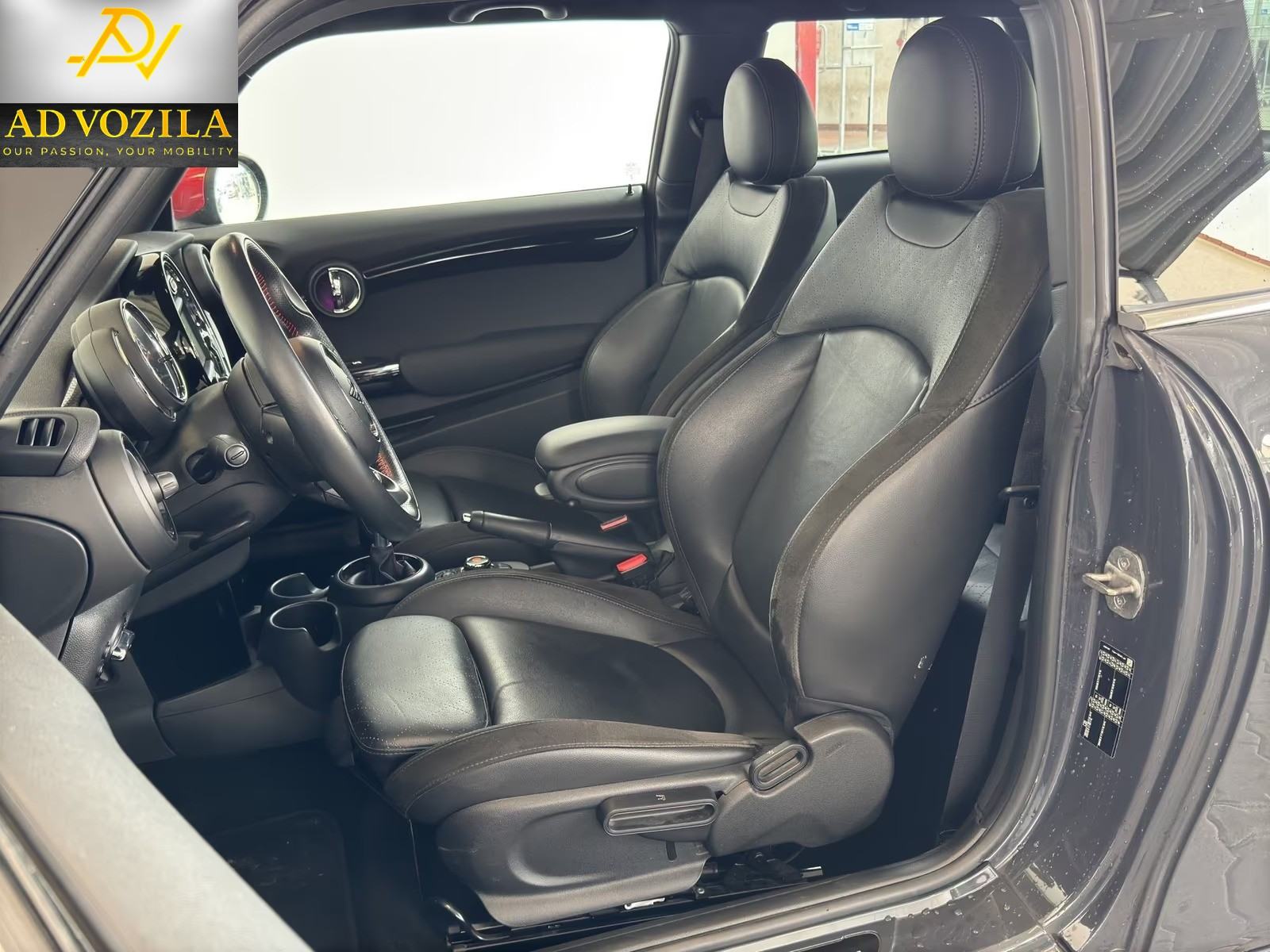 MINI Cooper John Cooper Works /Alcantara sjed./LED/Kamera/ €24.490, fotografija 2
