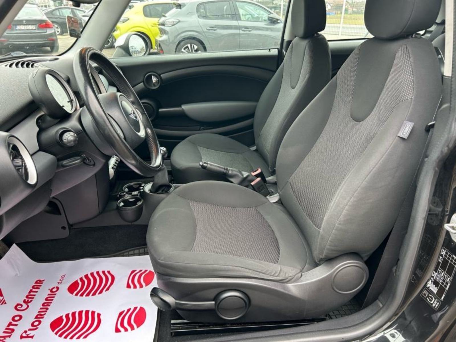 MINI Cooper One 1,4 benzin 2010.,KLIMA, SERVIS, ALU, 153 000 km, fotografija 10