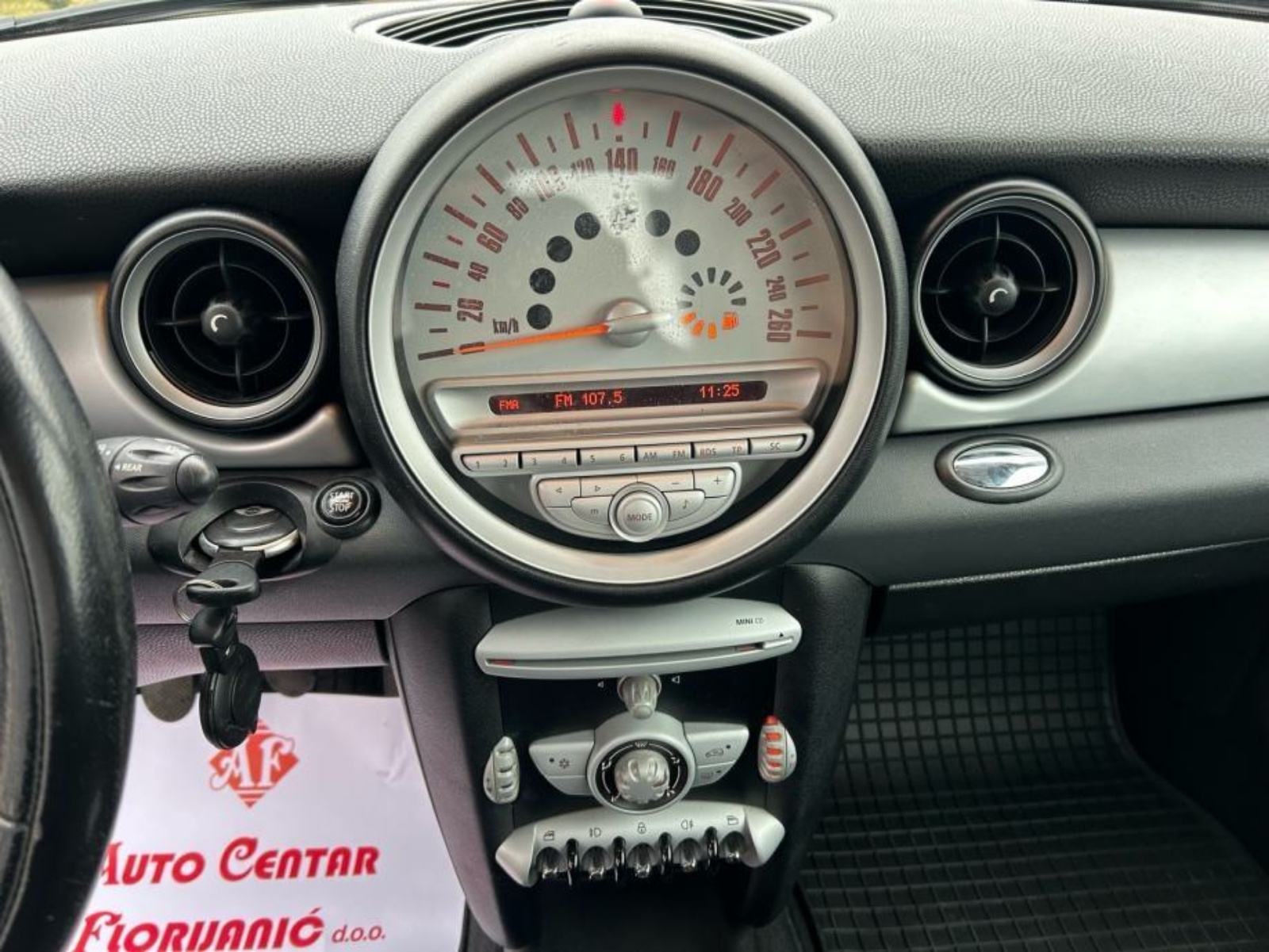 MINI Cooper One 1,4 benzin 2010.,KLIMA, SERVIS, ALU, 153 000 km, fotografija 14