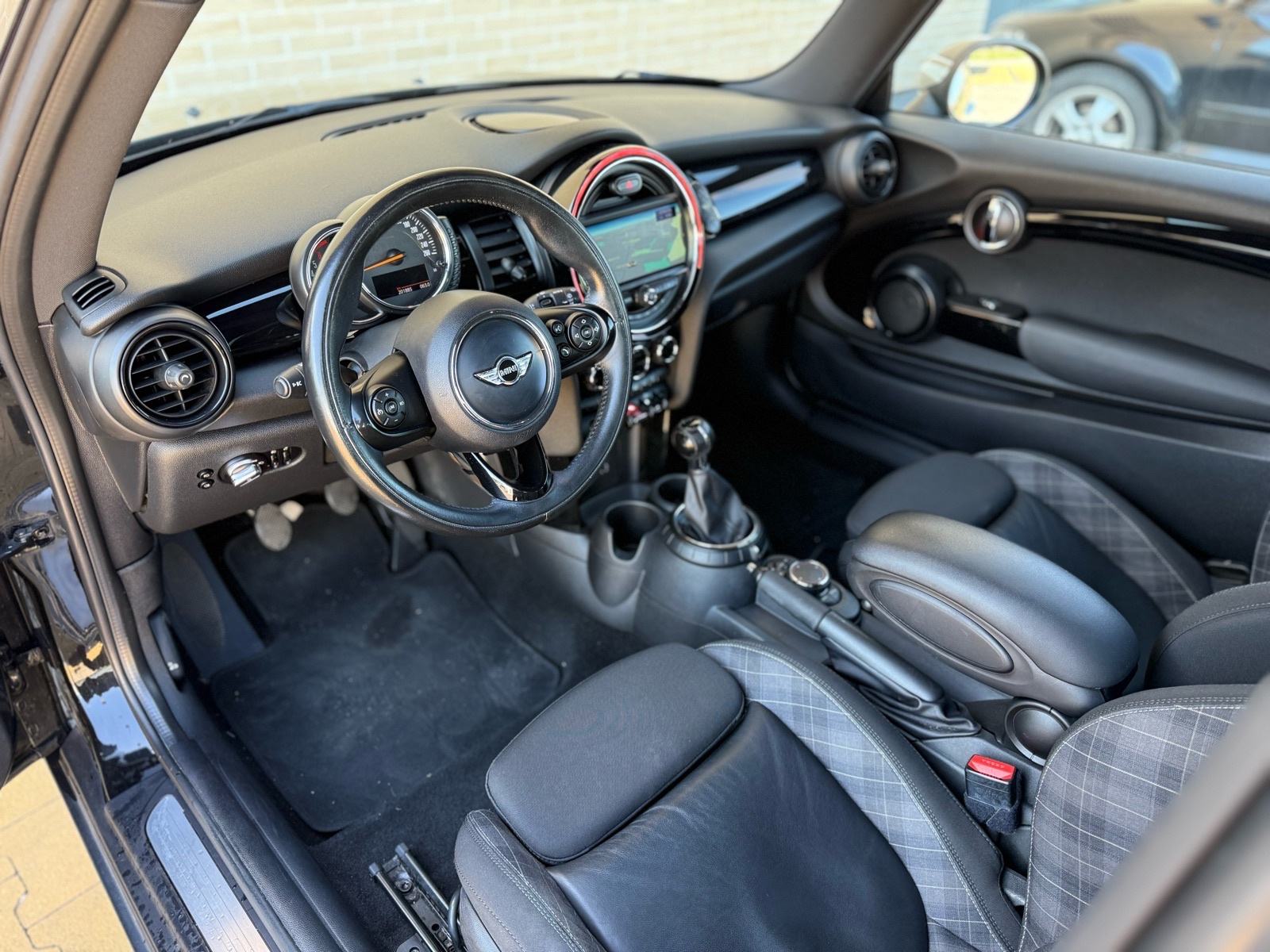 MINI Cooper One 1.5d•NAVI•LED•KEYLESS•ODLIČAN, fotografija 16