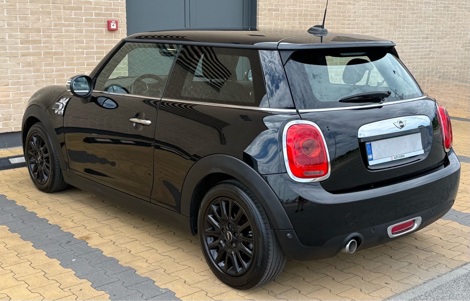 MINI Cooper One 1.5d•NAVI•LED•KEYLESS•ODLIČAN, fotografija 7