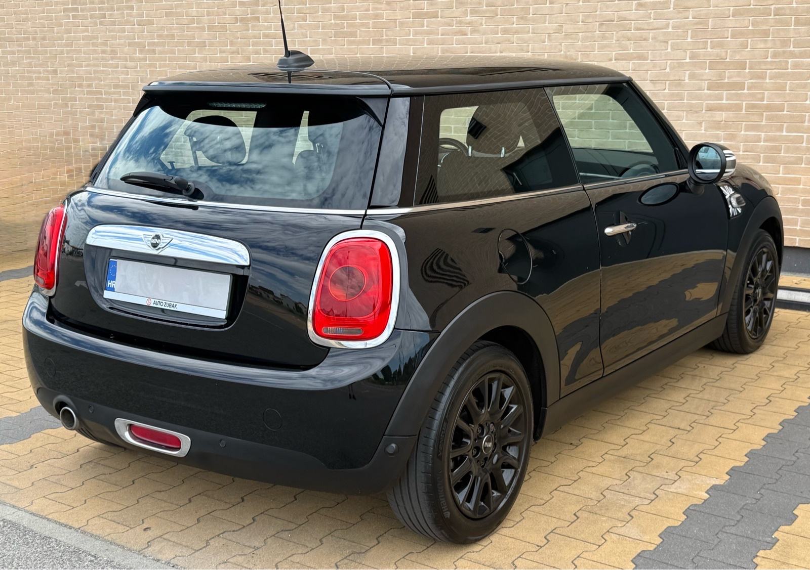 MINI Cooper One 1.5d•NAVI•LED•KEYLESS•ODLIČAN, fotografija 10