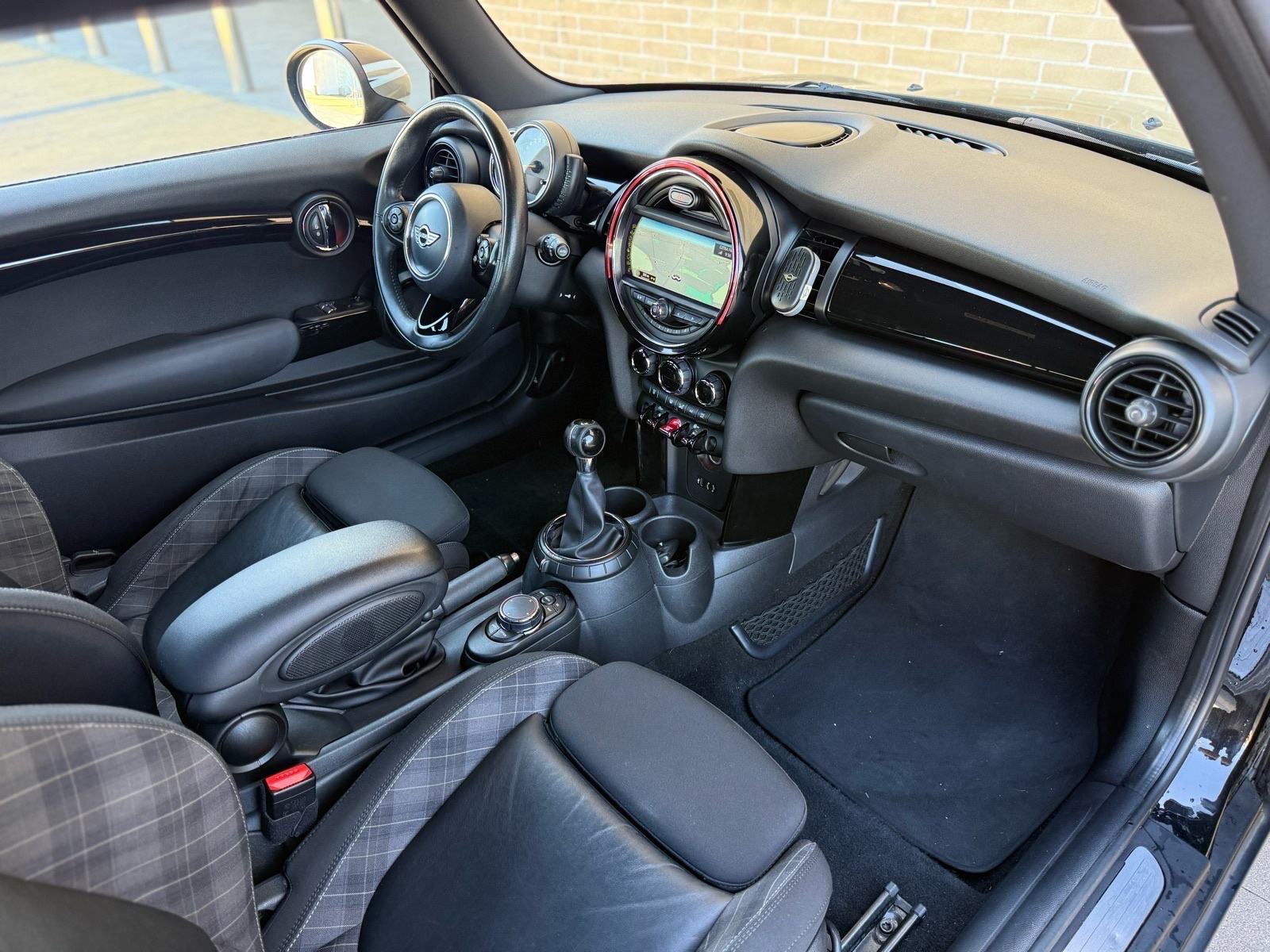 MINI Cooper One D•NAVIGACIJA•LED•KEYLESS•ODLIČAN, fotografija 16
