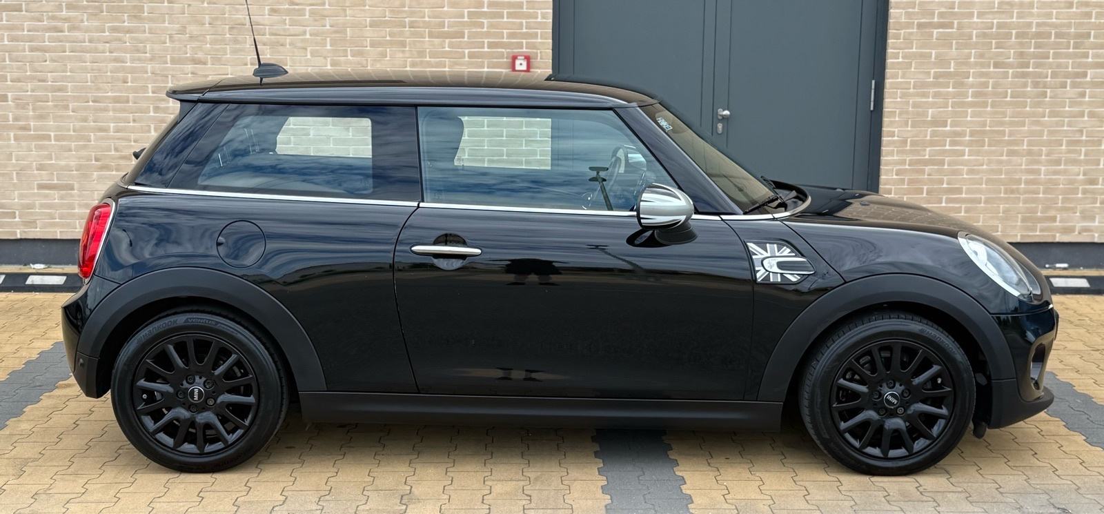MINI Cooper One D•NAVIGACIJA•LED•KEYLESS•ODLIČAN, fotografija 13
