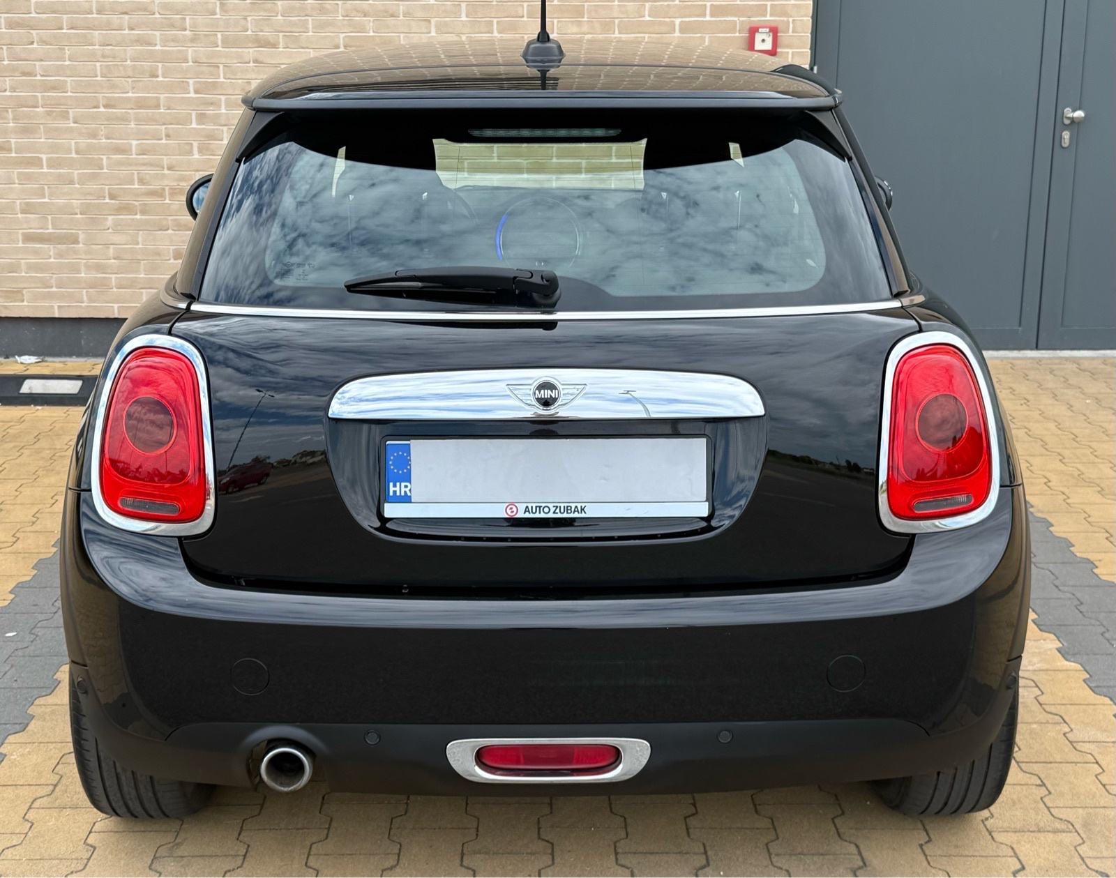 MINI Cooper One D•NAVIGACIJA•LED•KEYLESS•ODLIČAN, fotografija 9