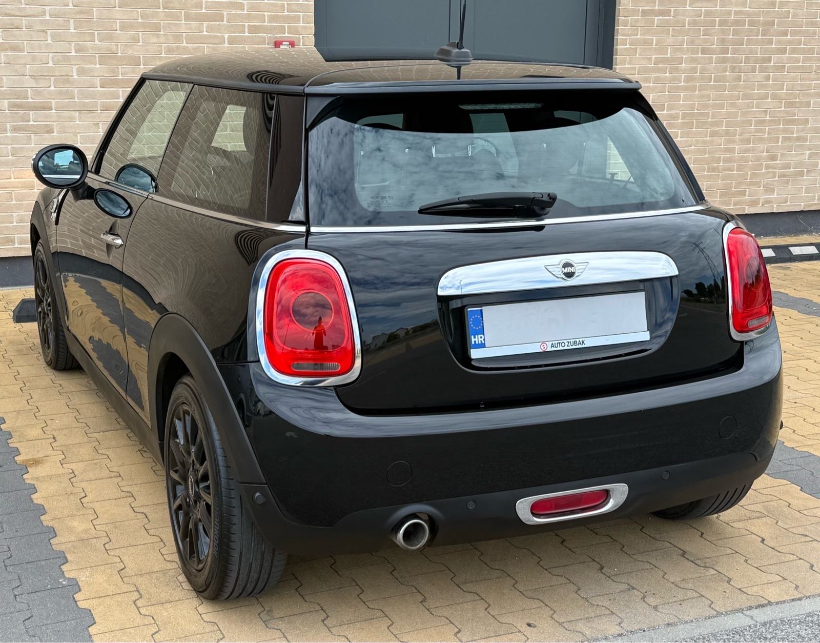 MINI Cooper One D•NAVIGACIJA•LED•KEYLESS•ODLIČAN, fotografija 8