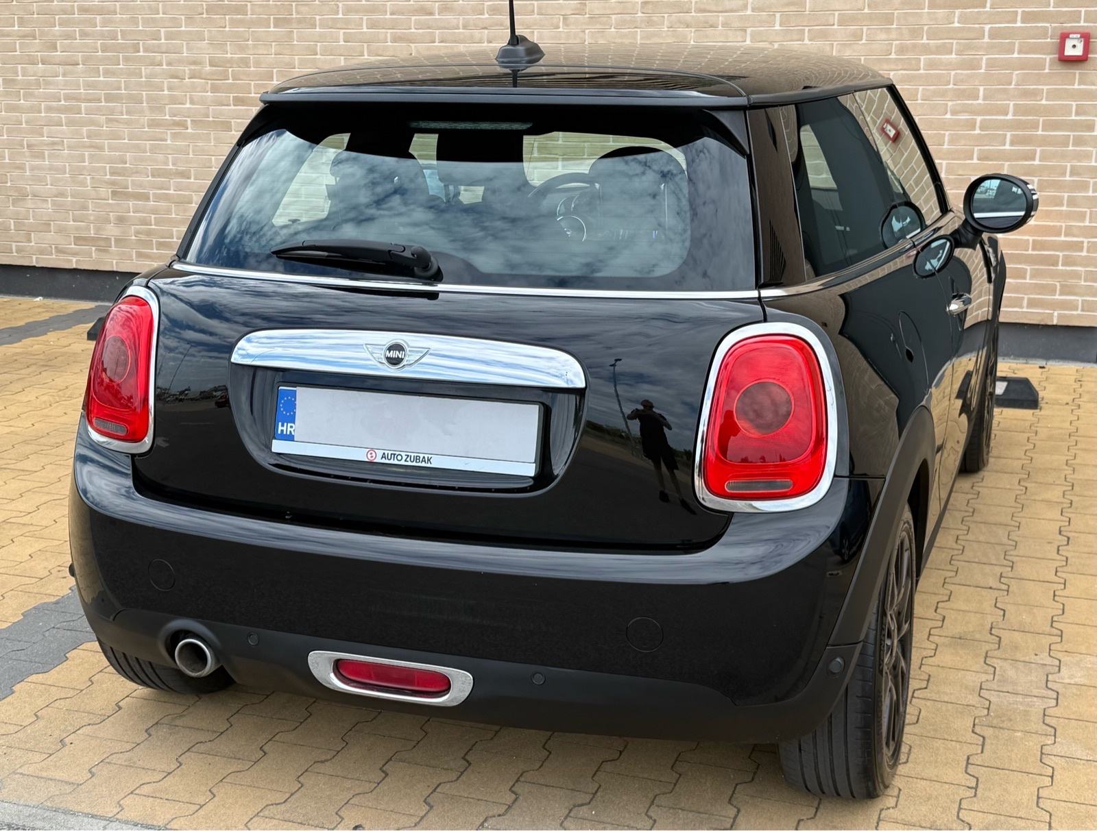 MINI Cooper One D•NAVIGACIJA•LED•KEYLESS•ODLIČAN, fotografija 11