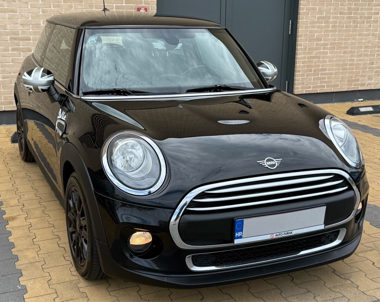 MINI Cooper One D•NAVIGACIJA•LED•KEYLESS•ODLIČAN, fotografija 4