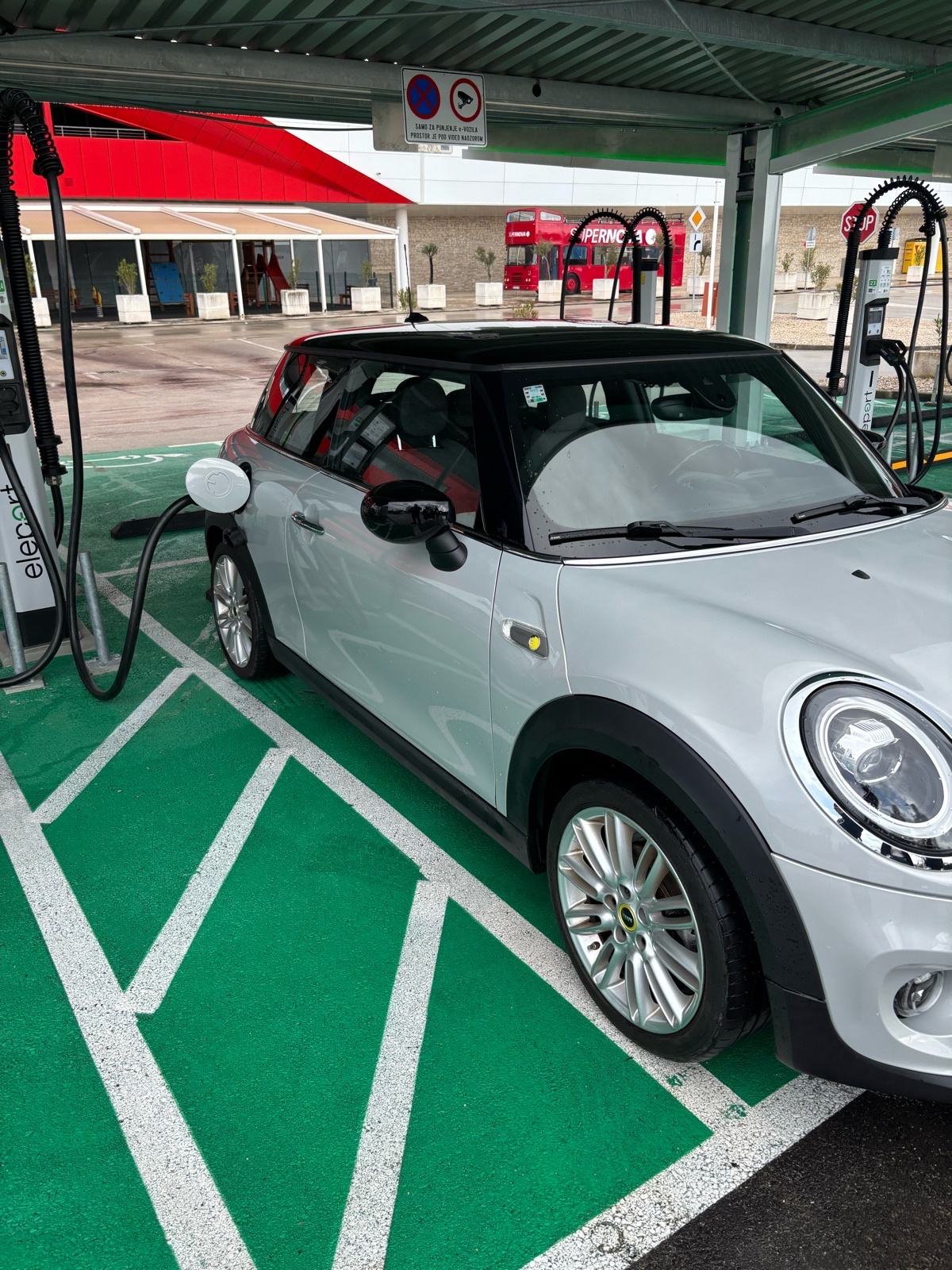 MINI Cooper Se automatik, fotografija 1