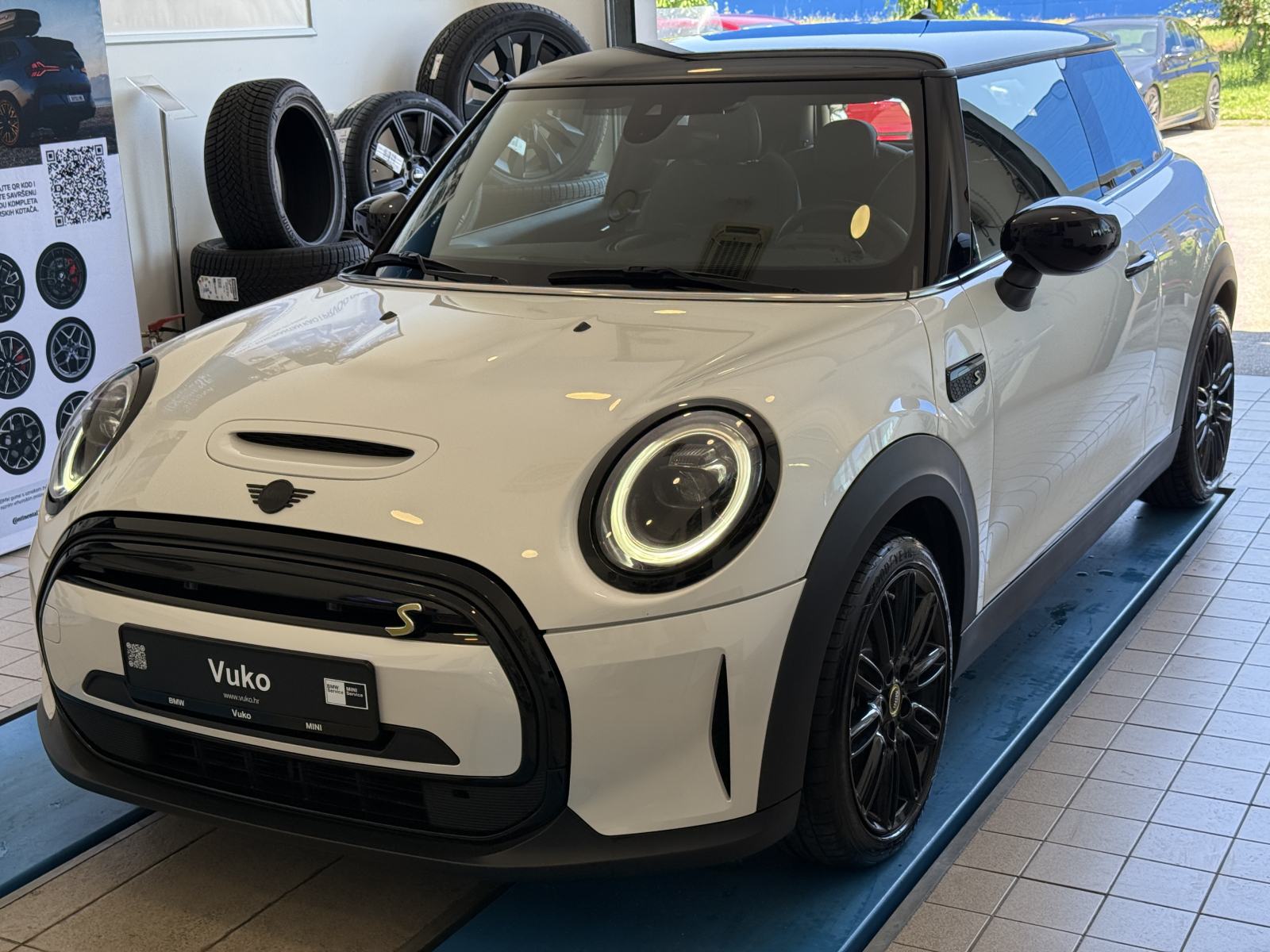 MINI Cooper SE automatik, fotografija 3