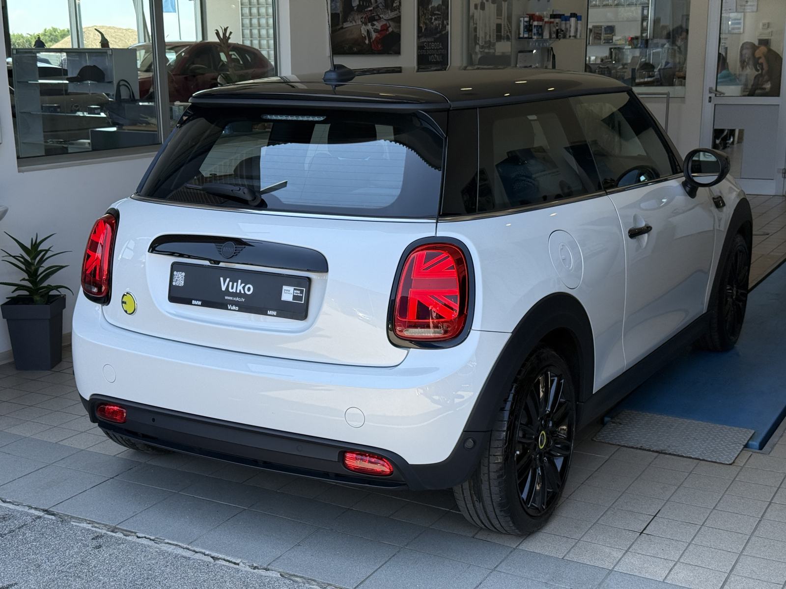 MINI Cooper SE automatik, fotografija 7
