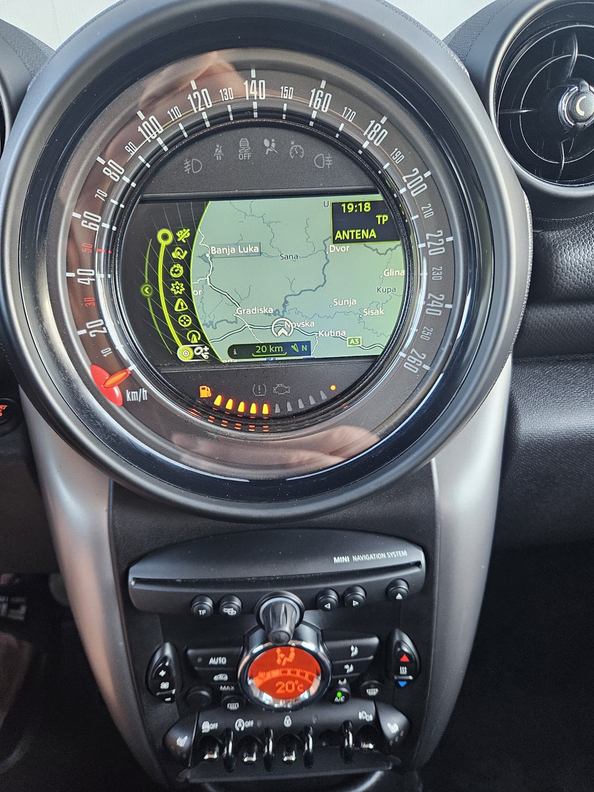 MINI Countryman Cooper D, fotografija 15