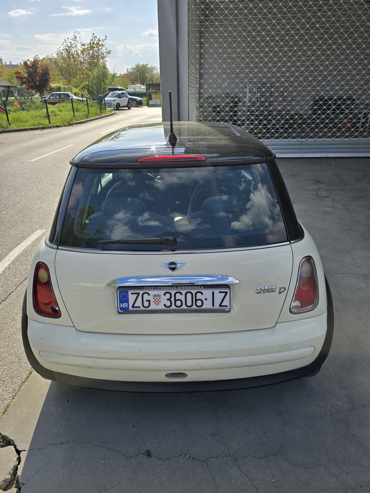 MINI One 1.4 D, 2006., panorama, klima, uredan i redovno servisiran, fotografija 4