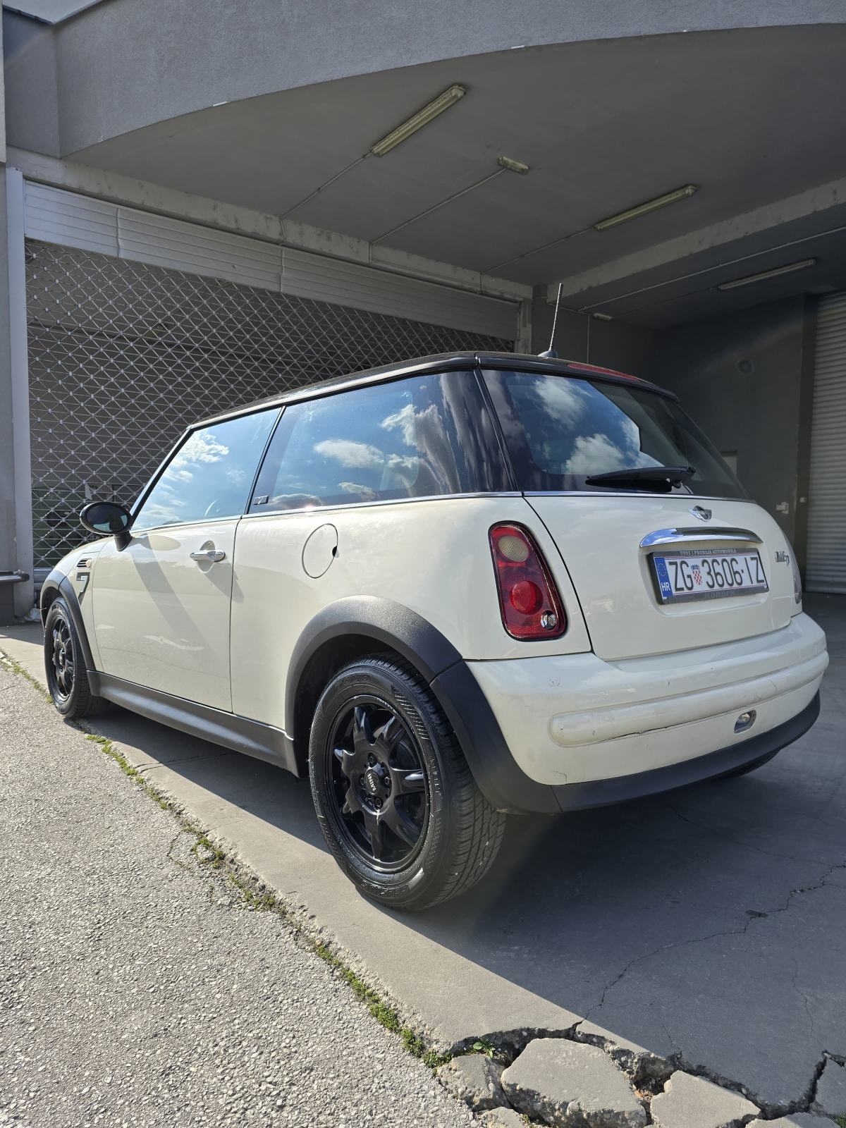 MINI One 1.4 D, 2006., panorama, klima, uredan i redovno servisiran, fotografija 7