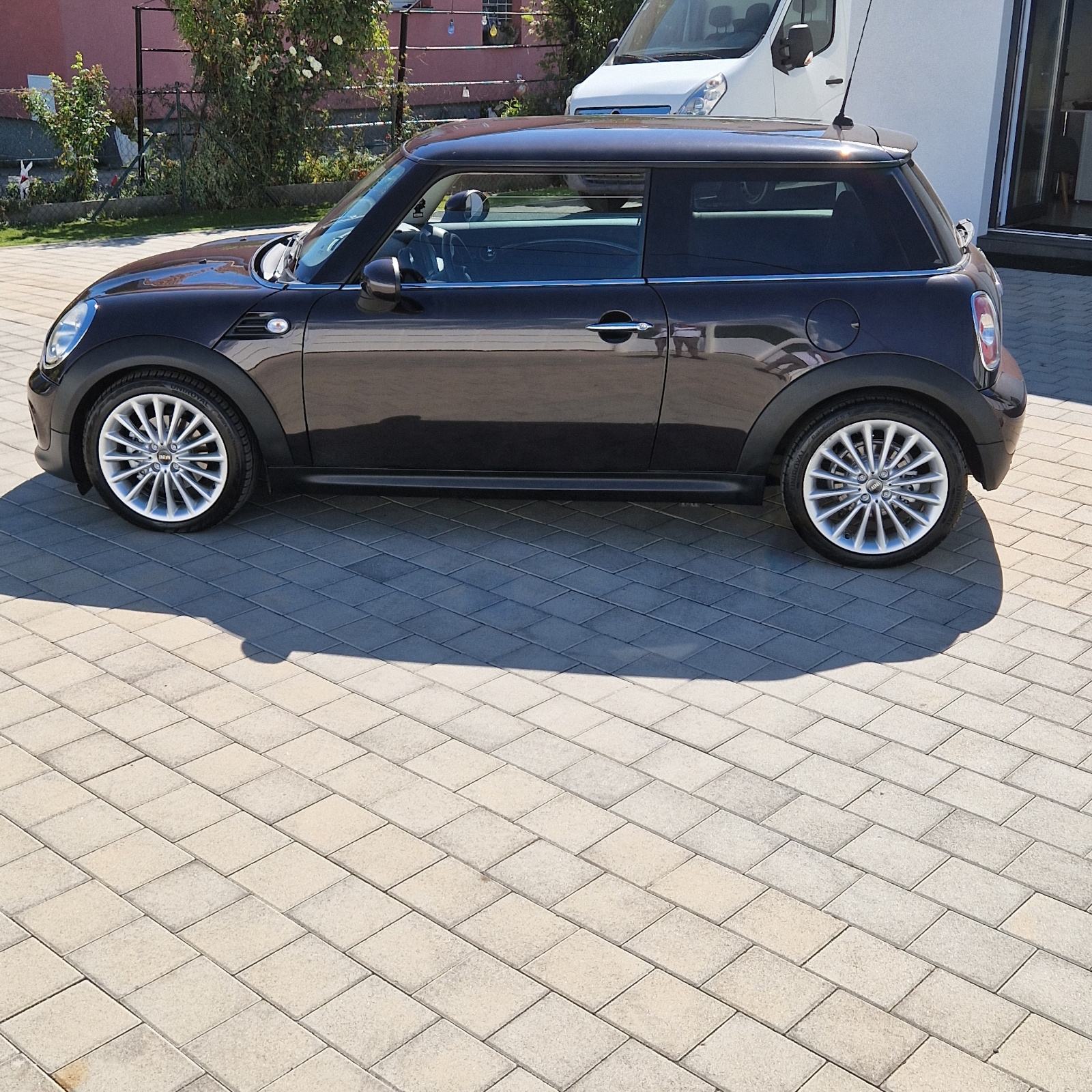 MINI One 1.6 i benzinac • 123.ooo km • Koža, Xenon, Ambient Lights..., fotografija 8