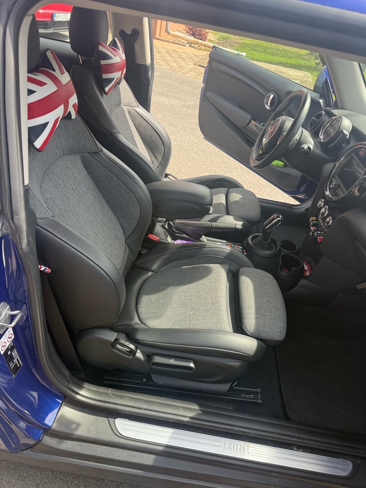 MINI Cooper One, automatik reg. 6/2027, fotografija 4