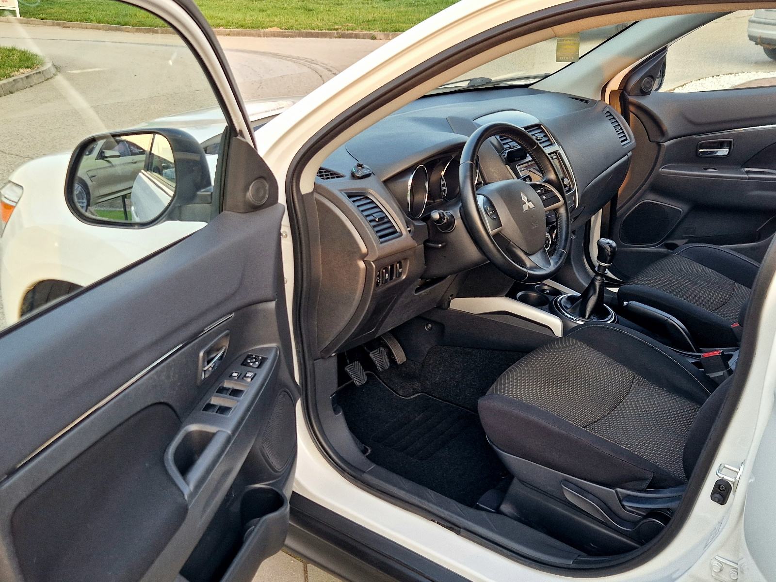 MITSUBISHI ASX 1.8 DI-D LP 2WD - 1.VLASNIK-SERVISNA KNJIGA-TOP STANJE, fotografija 11