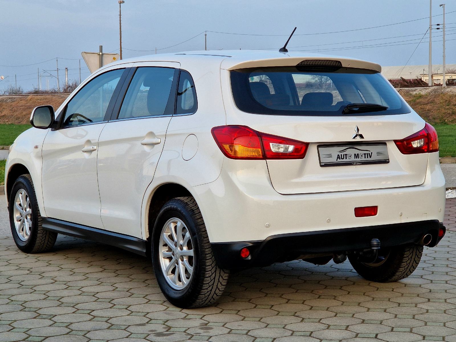 MITSUBISHI ASX 1.8 DI-D LP 2WD - 1.VLASNIK-SERVISNA KNJIGA-TOP STANJE, fotografija 8