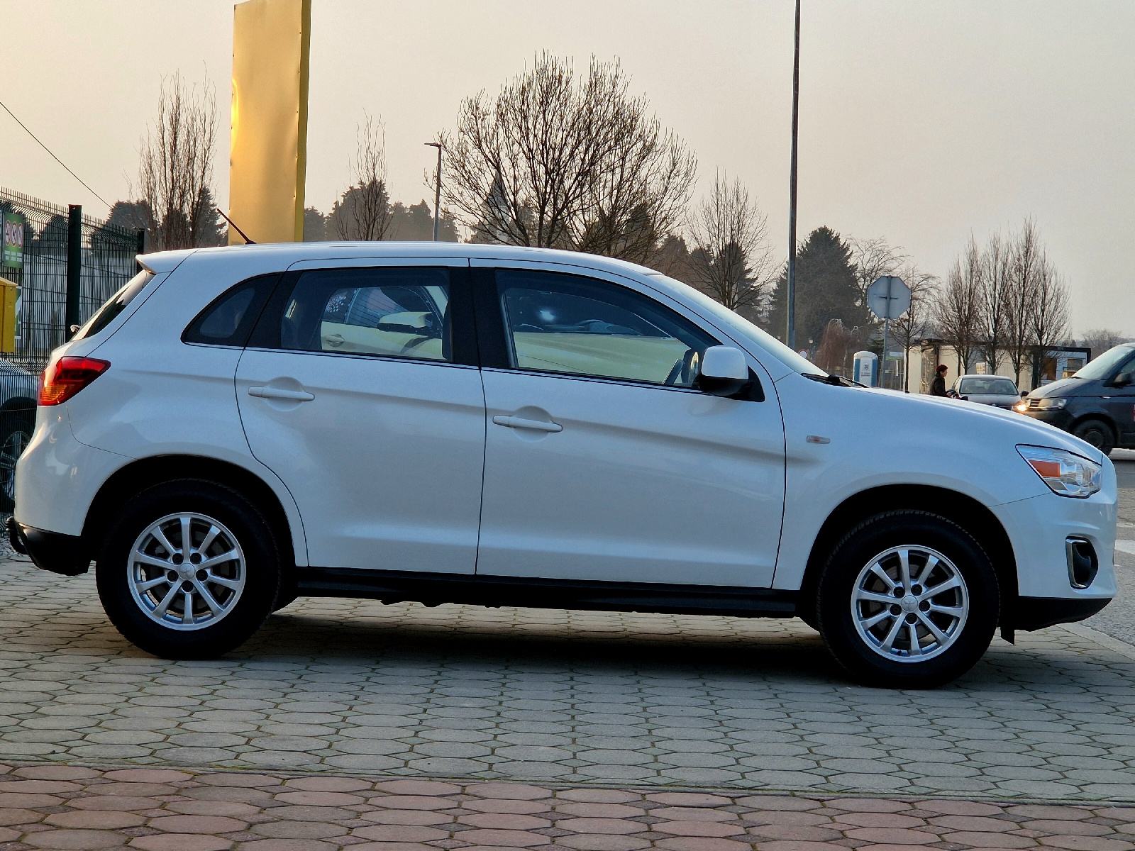 MITSUBISHI ASX 1.8 DI-D LP 2WD - 1.VLASNIK-SERVISNA KNJIGA-TOP STANJE, fotografija 5