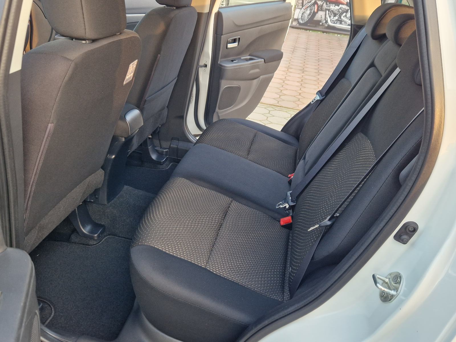 MITSUBISHI ASX 1.8 DI-D LP 2WD - 1.VLASNIK-SERVISNA KNJIGA-TOP STANJE, fotografija 15