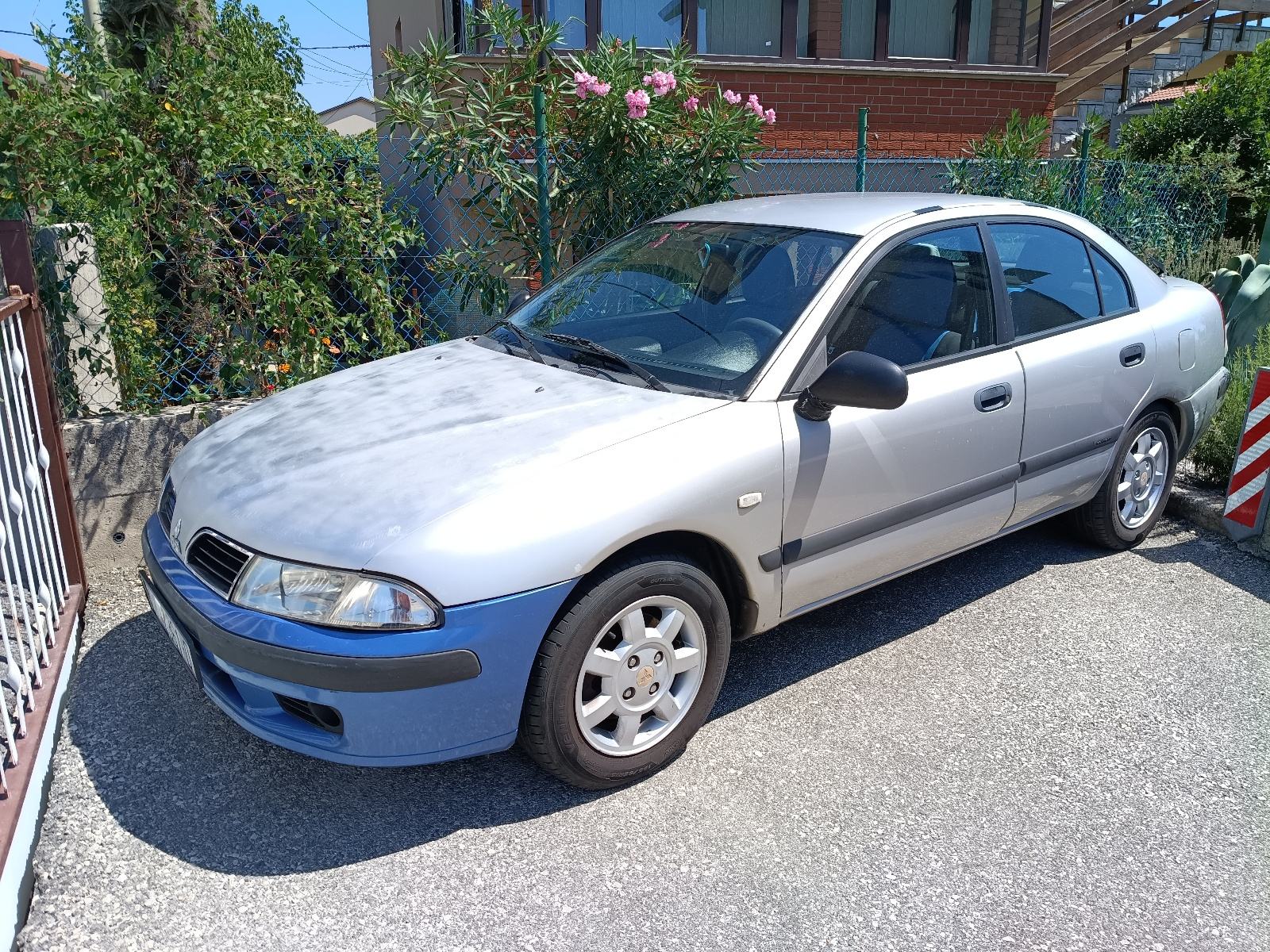 Mitsubishi Carisma 1,6 plin, pogled izvana - slika 1