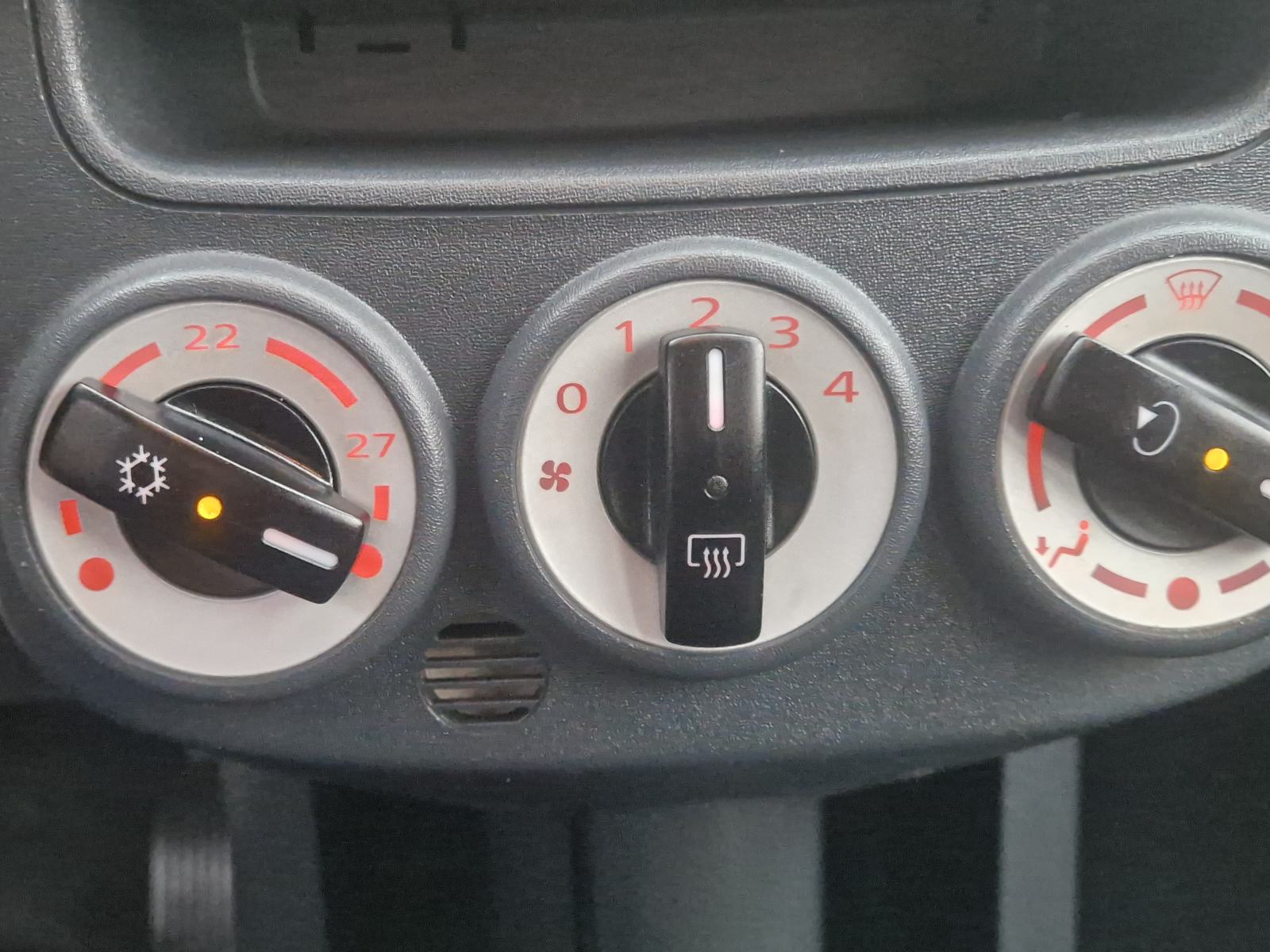 Mitsubishi Colt 1.1 clartec POCINČAN KLIMA KARTICE DO 36 MJ JAMSTVO, fotografija 7