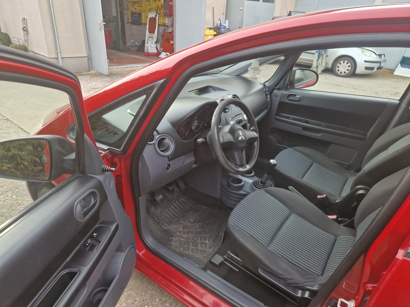 Mitsubishi Colt 1,1 KLIMA KARTICE DO 36 MJ JAMSTVO DOGOVOR, fotografija 5