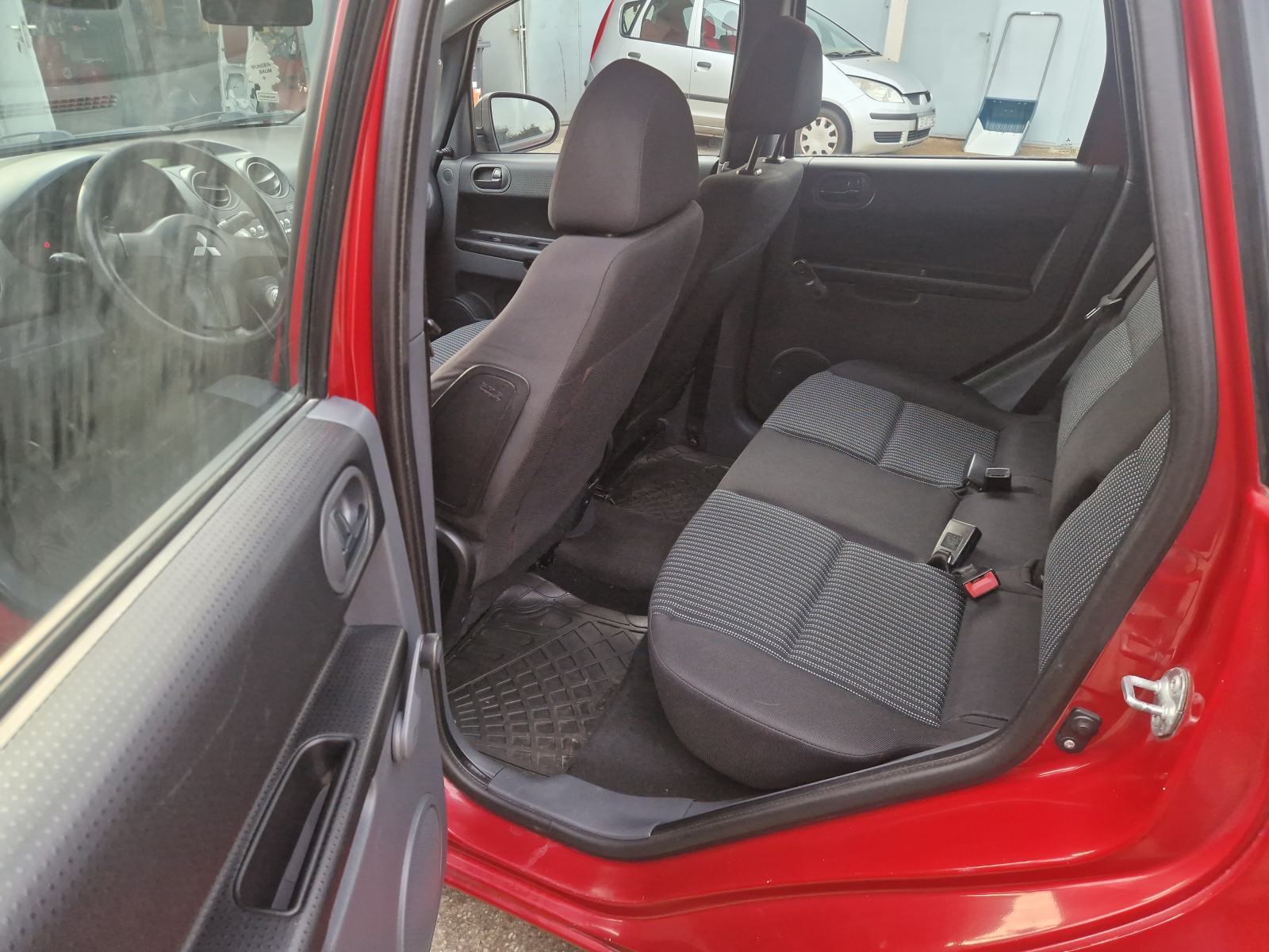 Mitsubishi Colt 1,1 KLIMA KARTICE DO 36 MJ JAMSTVO DOGOVOR, fotografija 6