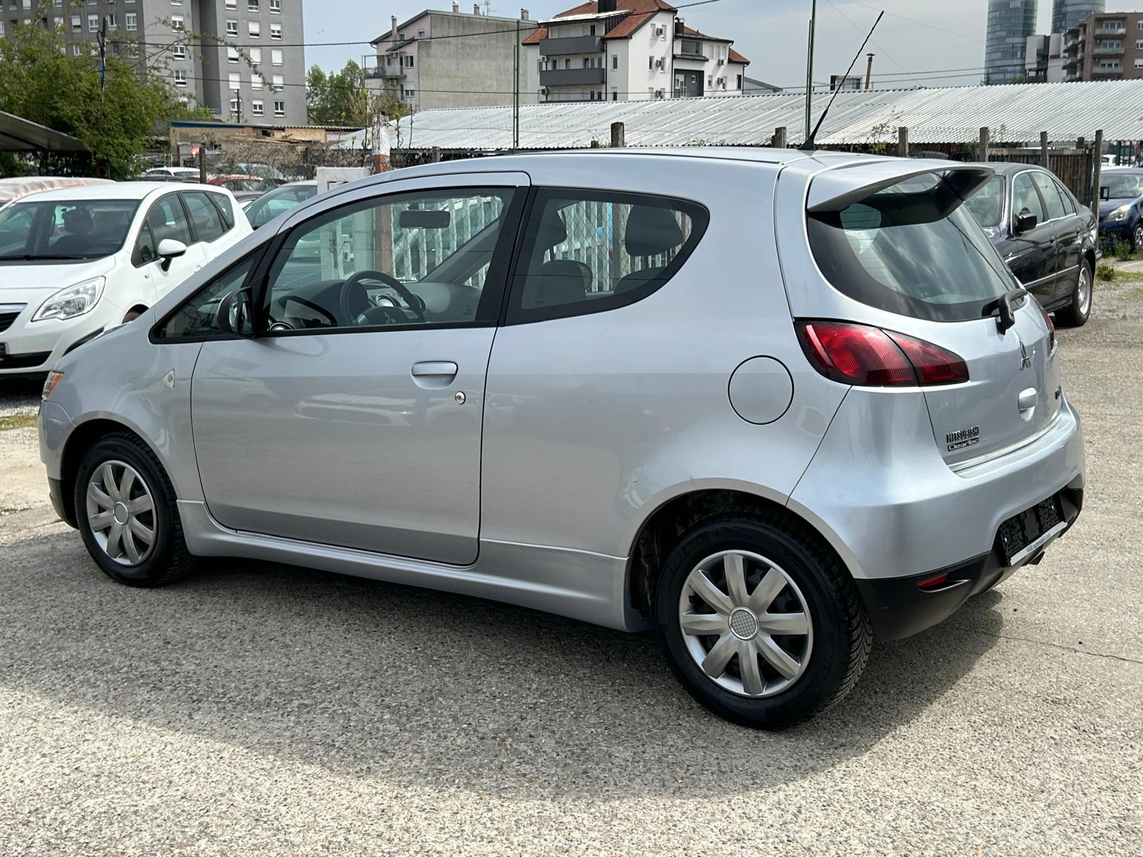 Mitsubishi Colt 1.1 2013g. 87.000km. klima....grijanje sjedala..., fotografija 6