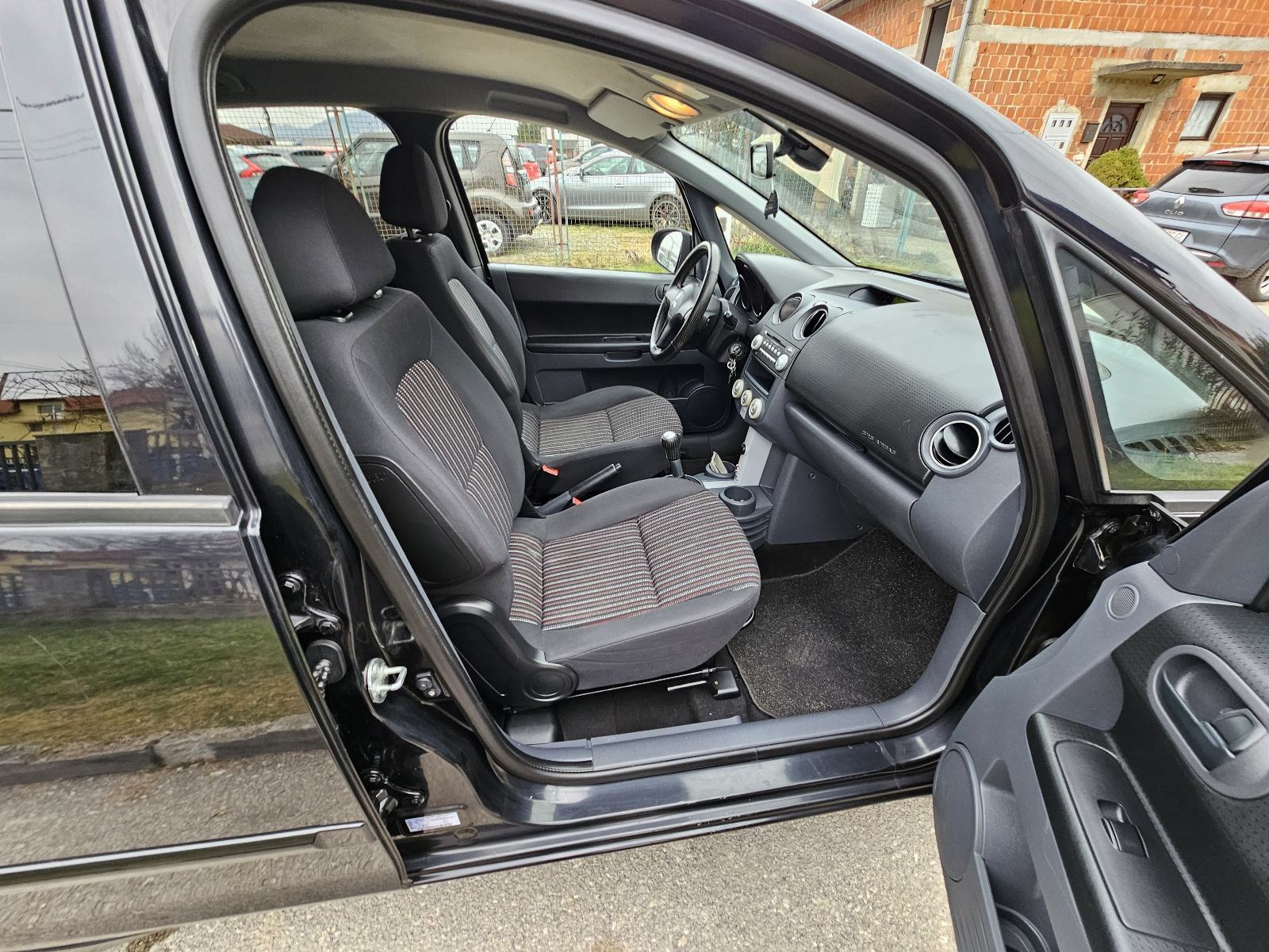 Mitsubishi Colt 1,5, fotografija 10